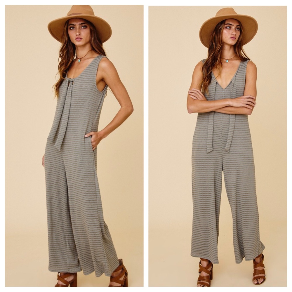 Sleeveless striped wide leg jumpsuit - Picture 2 of 3